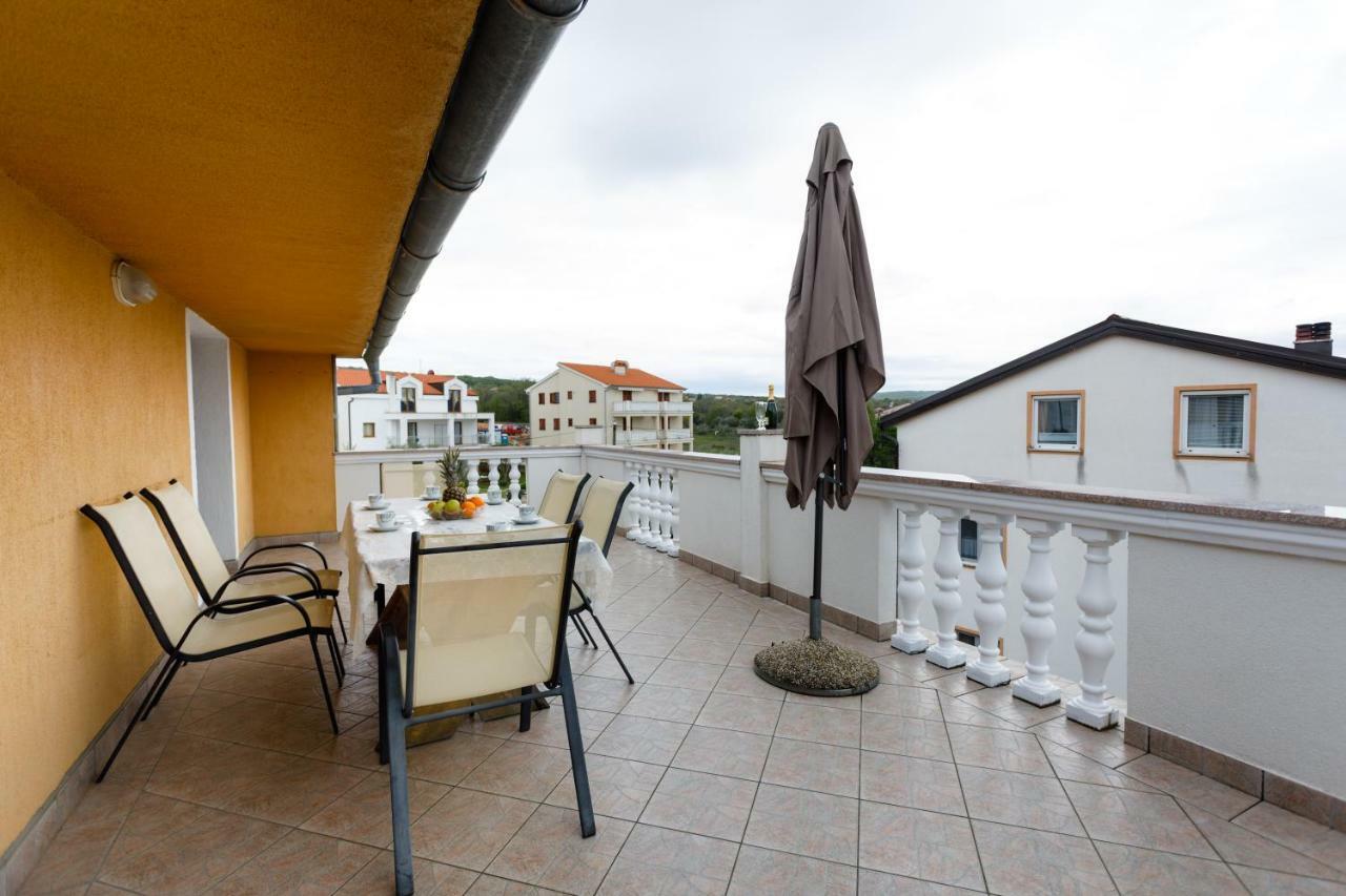 Apartment Aleksandra Malinska Eksteriør bilde