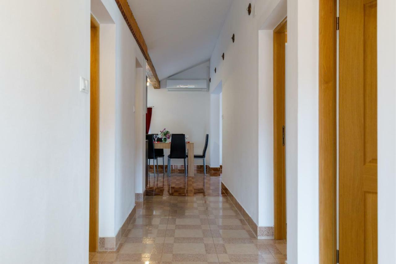 Apartment Aleksandra Malinska Eksteriør bilde